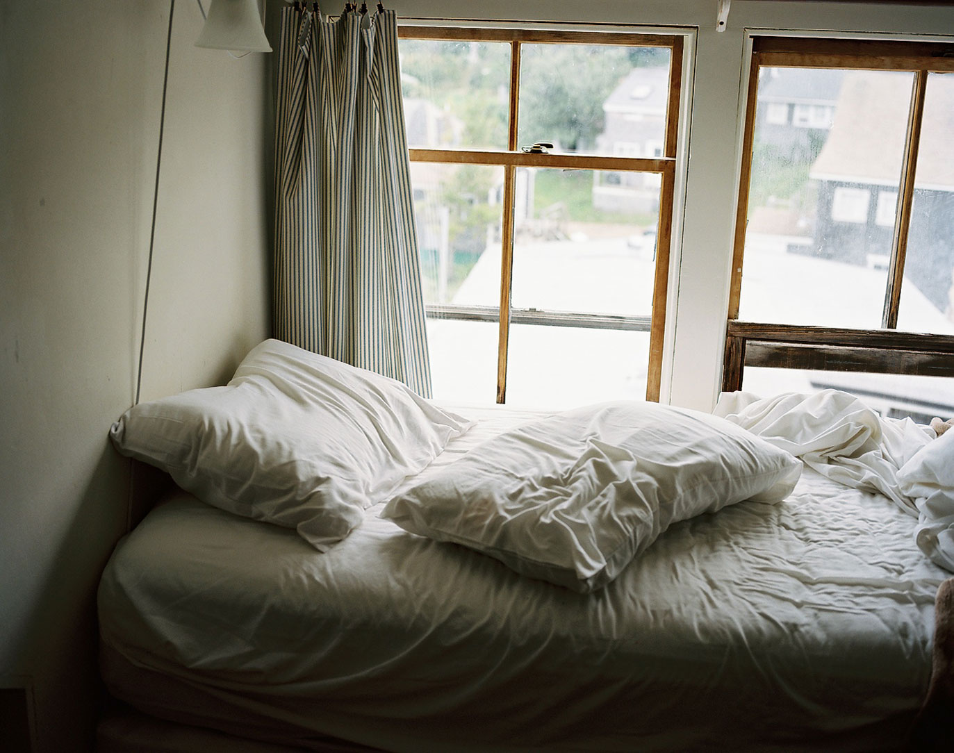 22-UnmadeBed